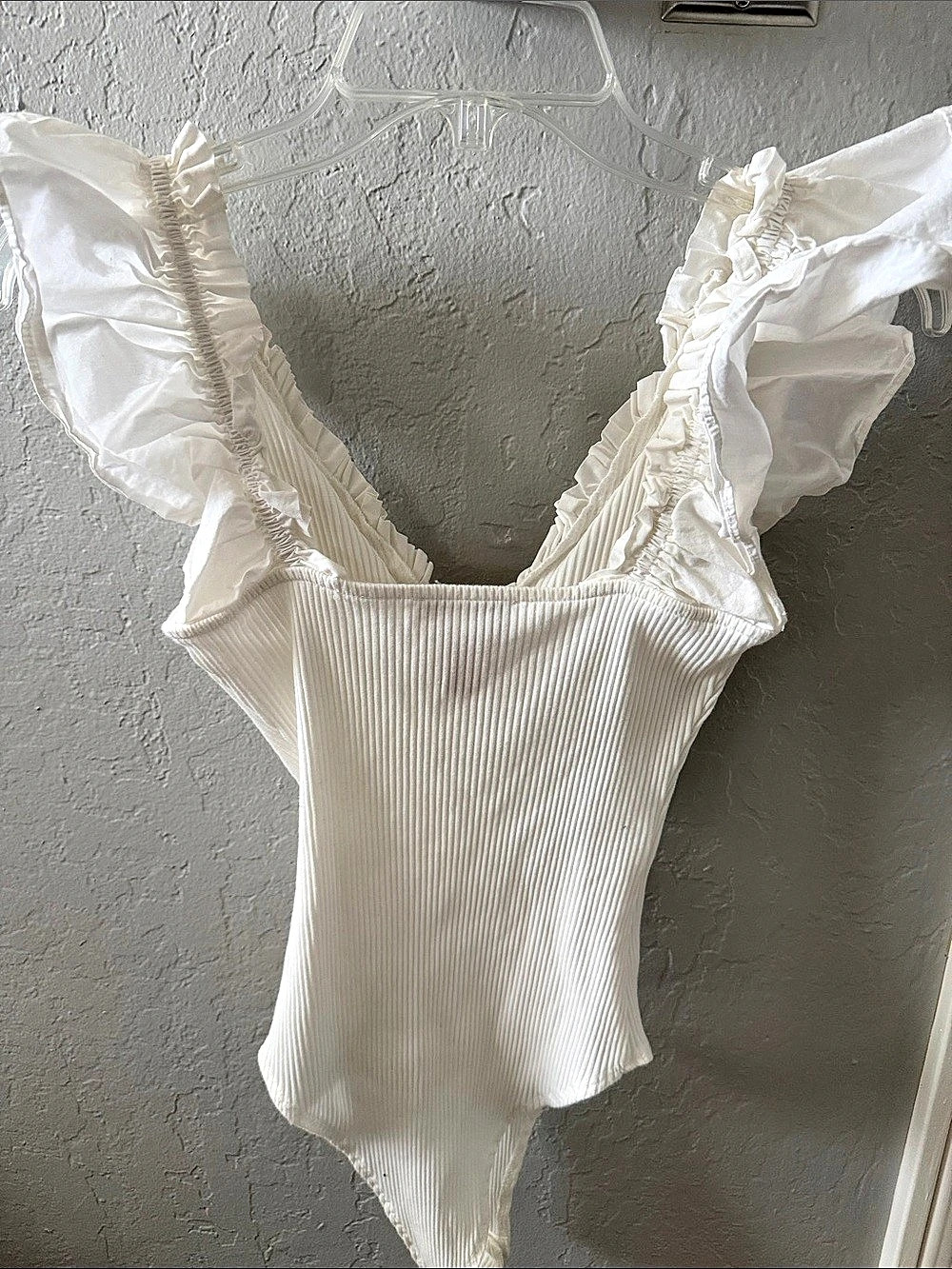 Flying Tomato Ruffle Sleeve Ribbed Bodysuit in White Size Medium